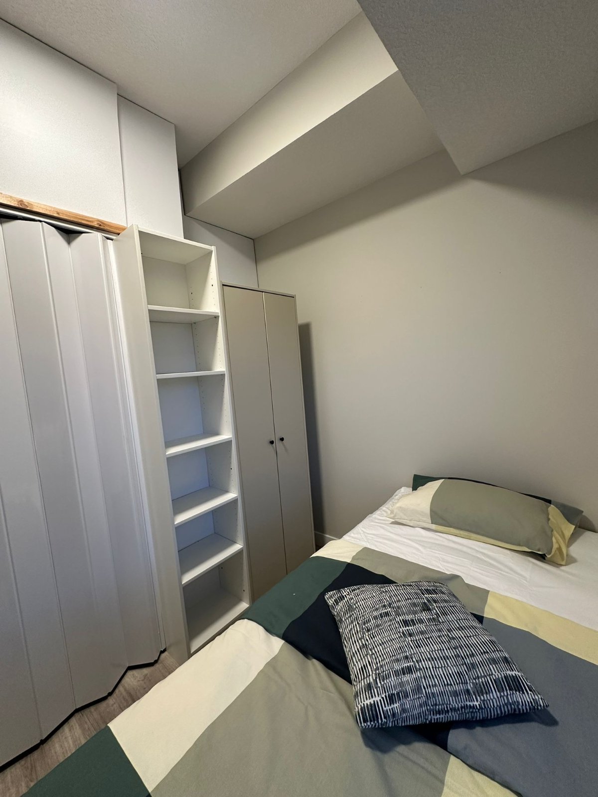 Room in Apartment for Rent - 825 17 Ave SW, Calgary, AB 3